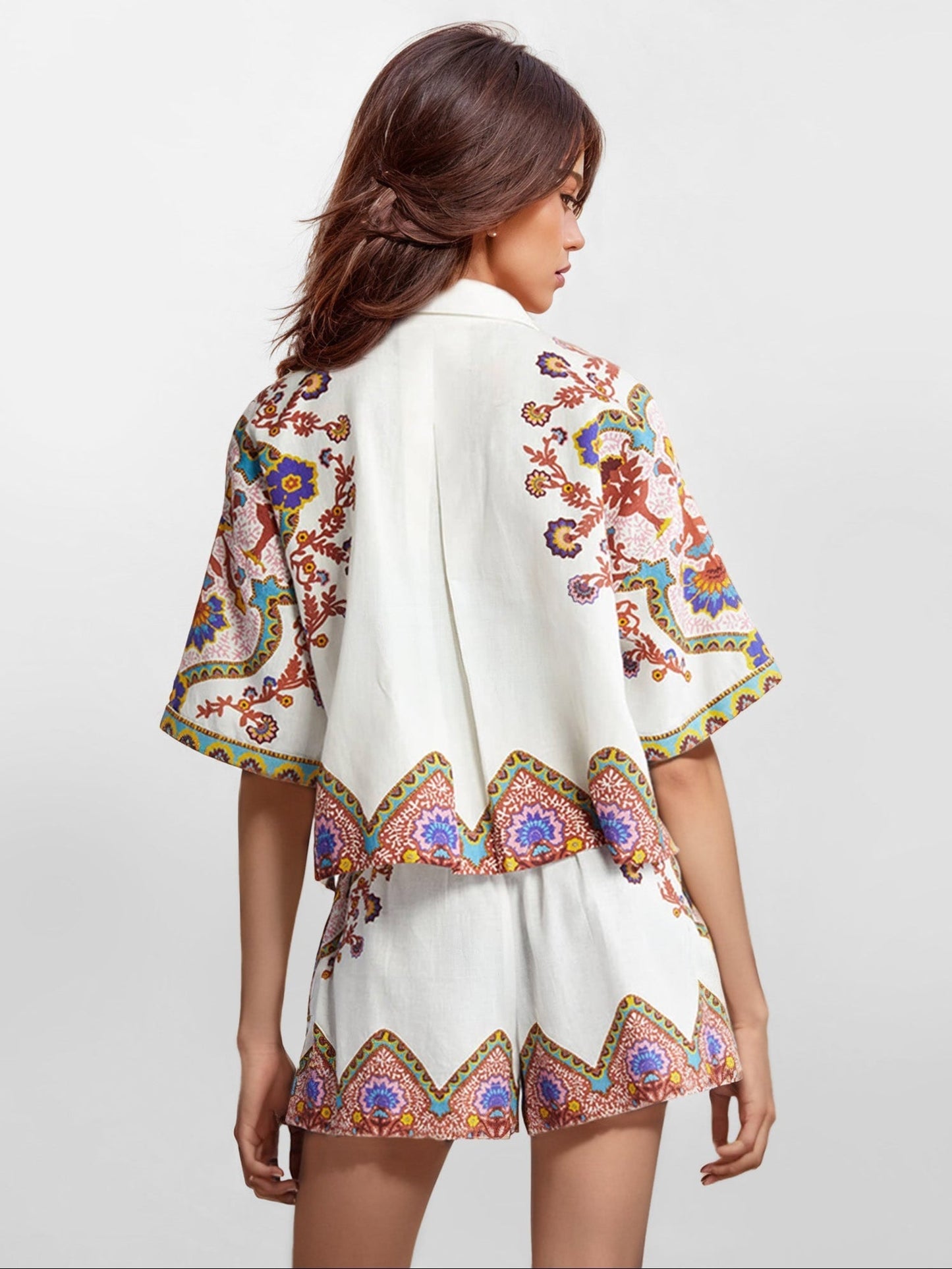 Completo Due Pezzi Boho a Fiori – Camicia e Shorts Coordinati